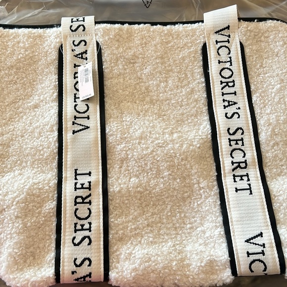 NWT Victoria Secret Sherpa Bag - Picture 2 of 9
